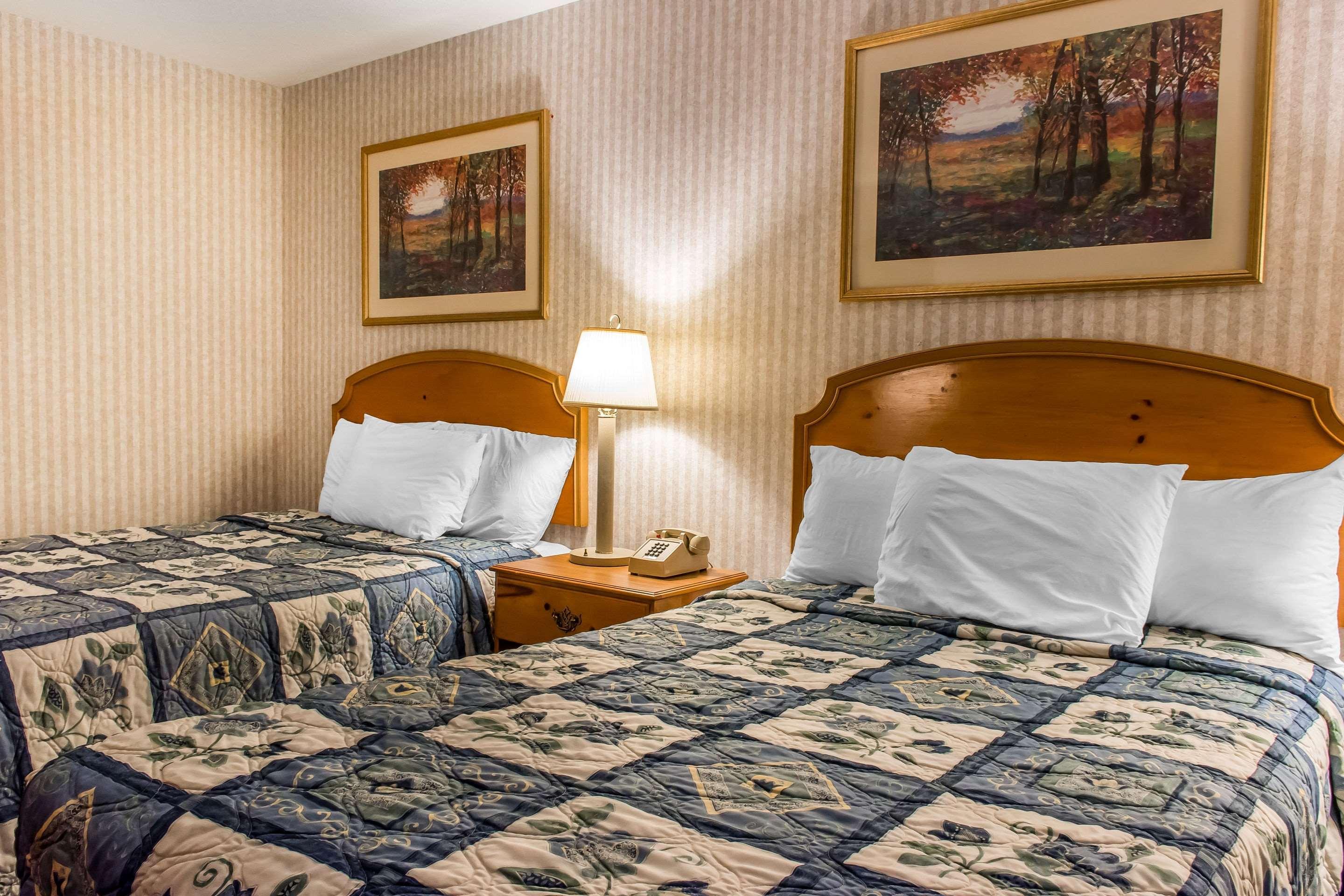 Rodeway Inn Amish Country Smoketown  Bagian luar foto