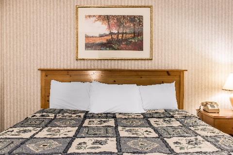 Rodeway Inn Amish Country Smoketown  Bagian luar foto
